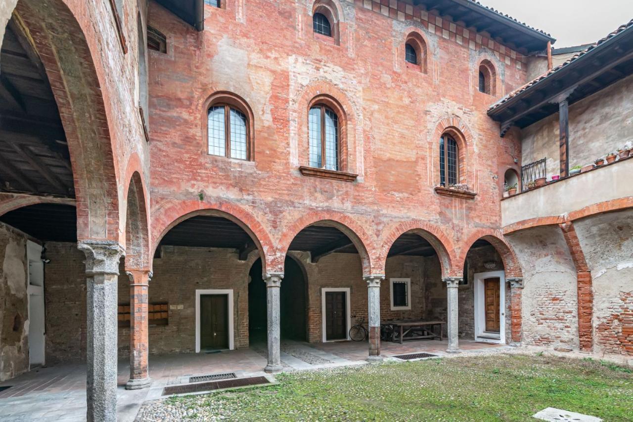 Appartamento House Of Foscolo - Palazzo Cornazzani - By Host4U Pavia Esterno foto