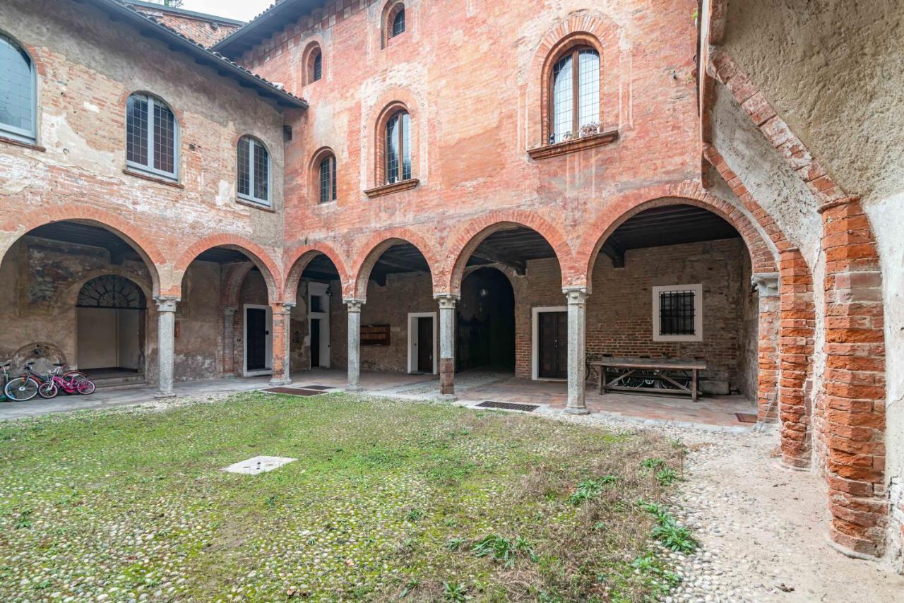 Appartamento House Of Foscolo - Palazzo Cornazzani - By Host4U Pavia Esterno foto