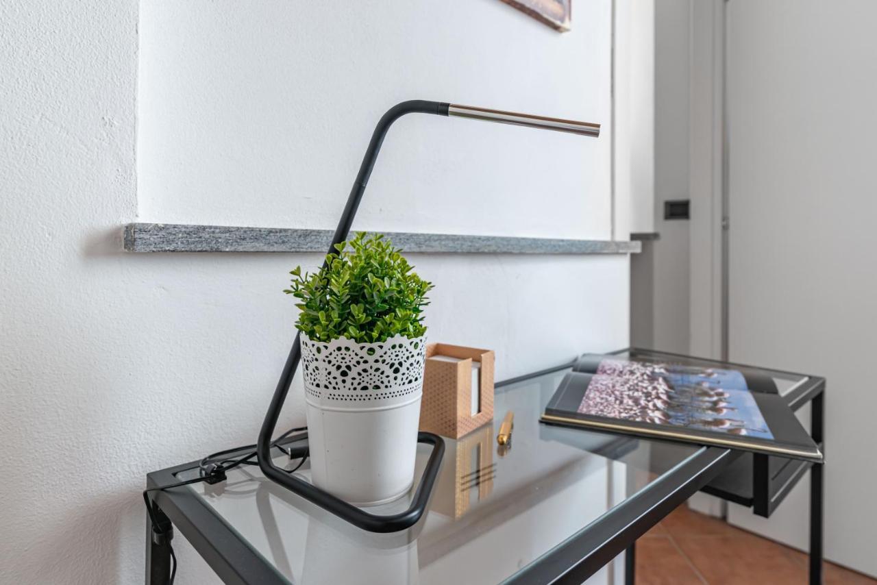 Appartamento House Of Foscolo - Palazzo Cornazzani - By Host4U Pavia Esterno foto